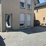 公寓 Cozy With Balcony And Parking In Tueddern